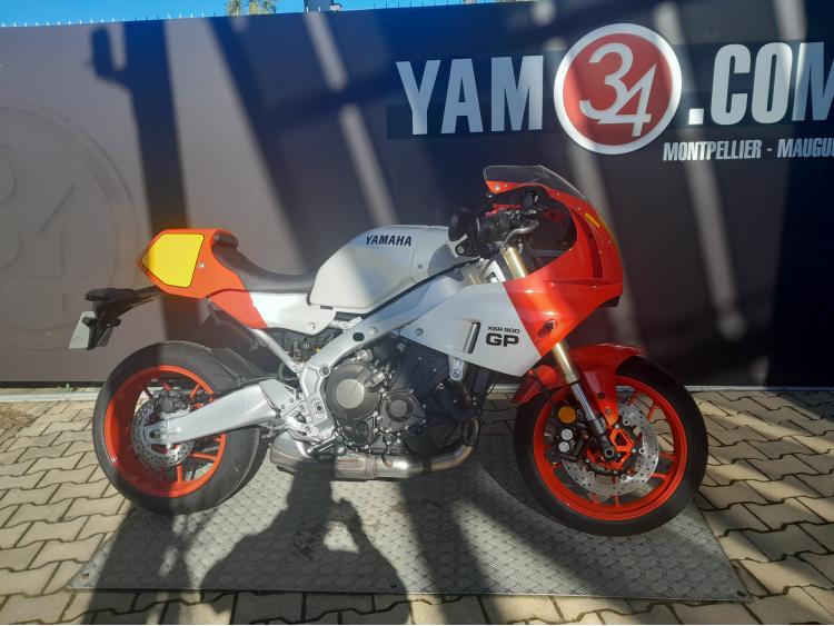 YAMAHA XSR 900 GP. Premiere Main, avec seulement 32KMS  