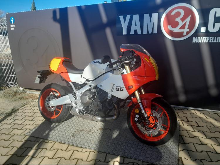 YAMAHA XSR 900 GP. Premiere Main, avec seulement 32KMS  