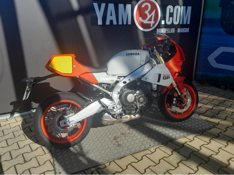 YAMAHA XSR 900 GP. Premiere Main, avec seulement 32KMS  