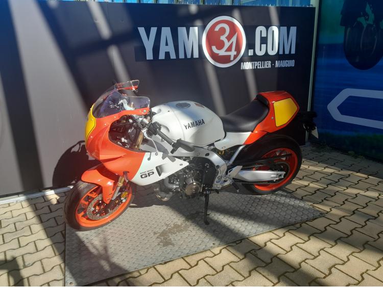 YAMAHA XSR 900 GP. Premiere Main, avec seulement 32KMS  