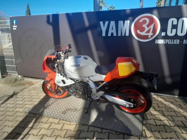 YAMAHA XSR 900 GP. Premiere Main, avec seulement 32KMS  
