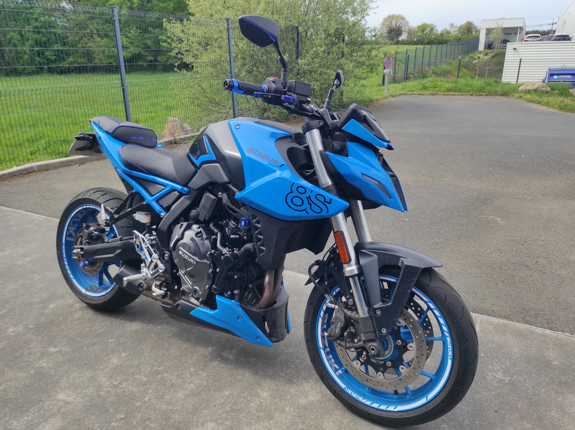SUZUKI GSX-8S