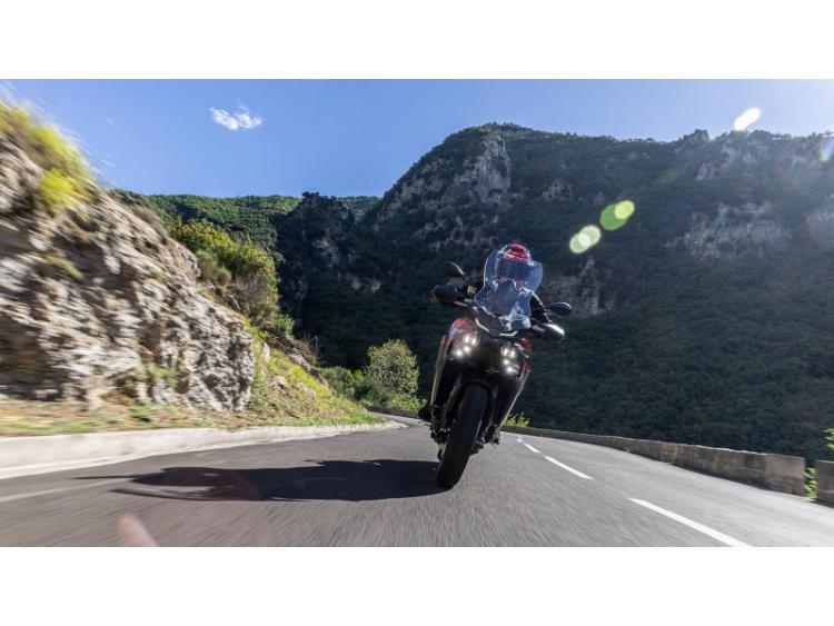 YAMAHA TRACER 9