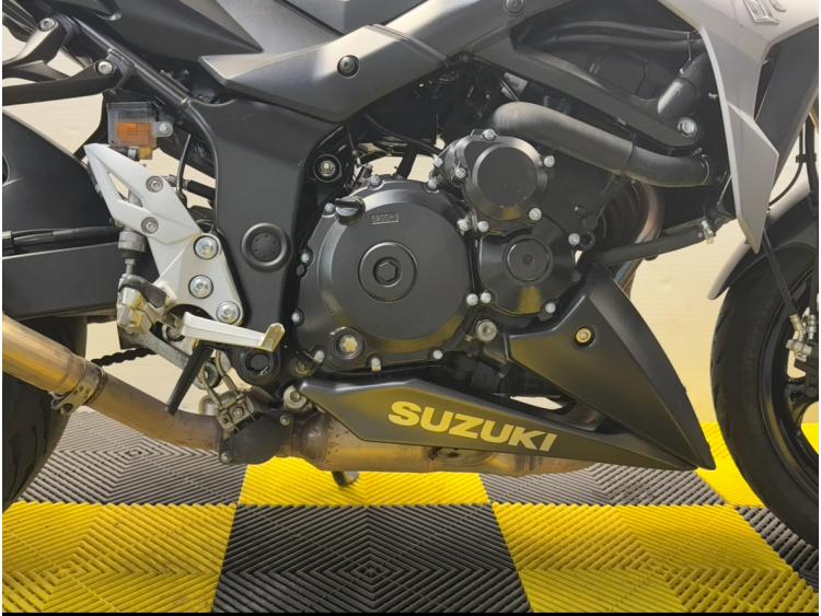 SUZUKI GSR 750 ABS