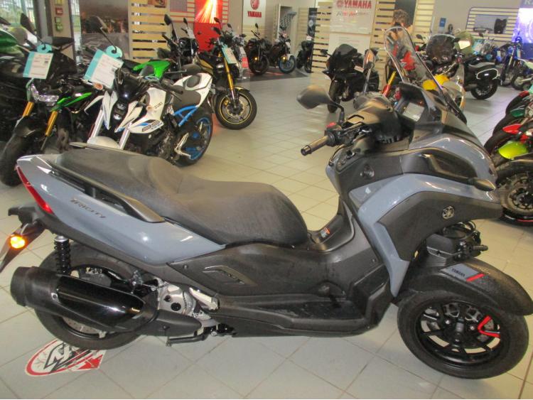 YAMAHA TRICITY 300