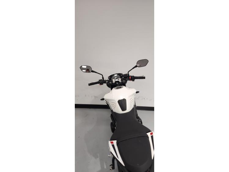 TRIUMPH STREET TRIPLE 765 R