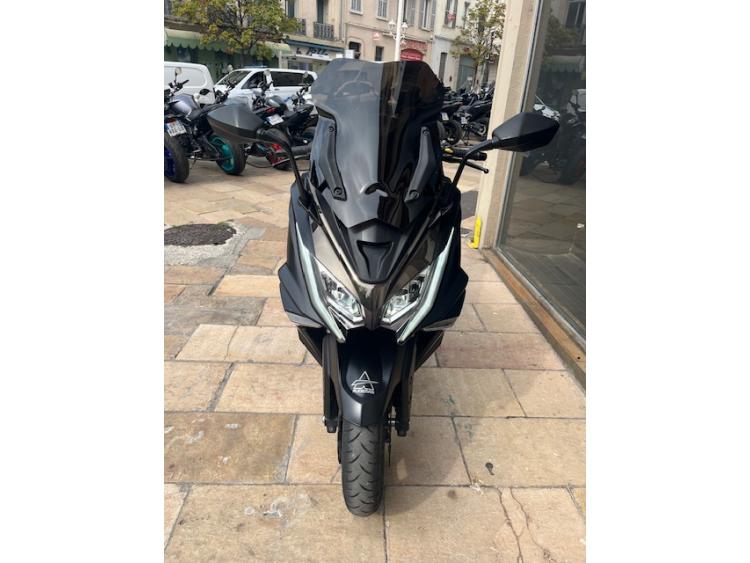 KYMCO AK 550
