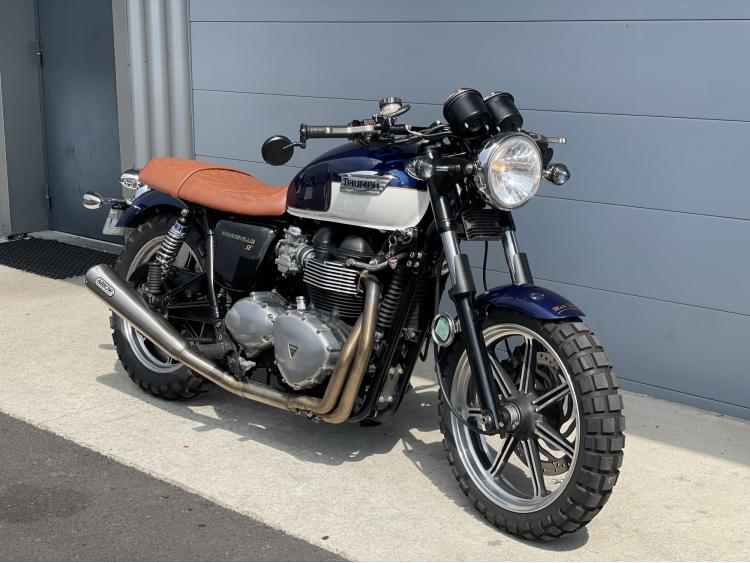 TRIUMPH BONNEVILLE 865 SE