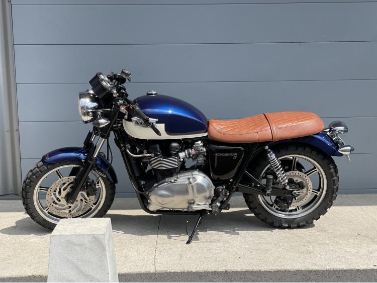 TRIUMPH BONNEVILLE 865 SE