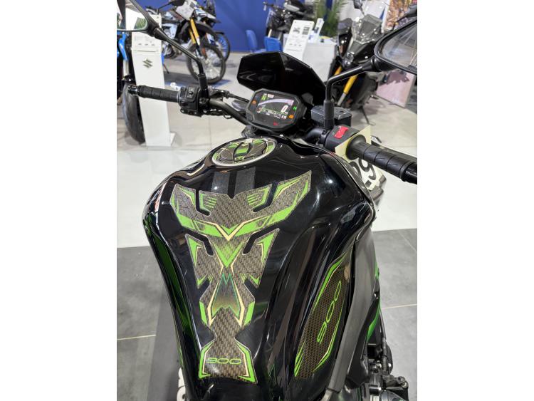 KAWASAKI Z 900 Ligne complete Akra