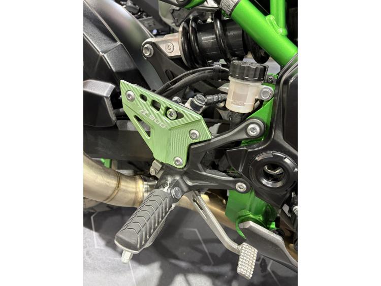 KAWASAKI Z 900 Ligne complete Akra