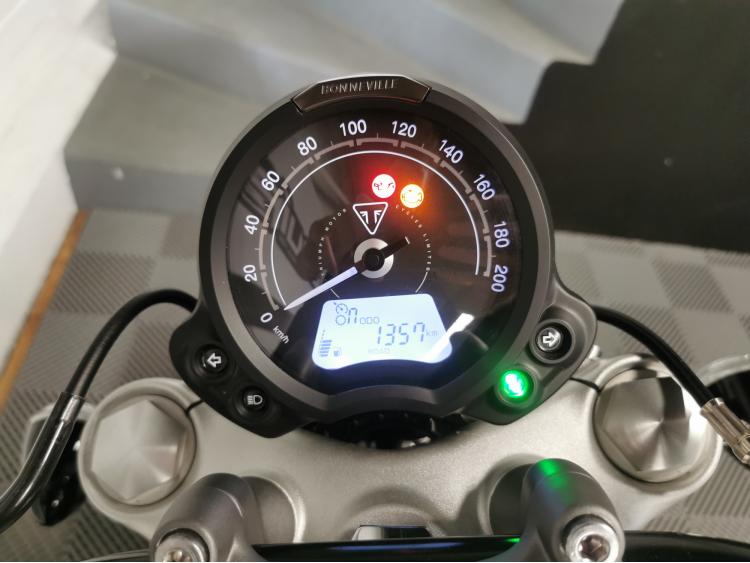 TRIUMPH BONNEVILLE SPEEDMASTER 1200 - 1ere Main - Garantie 24/06/2027