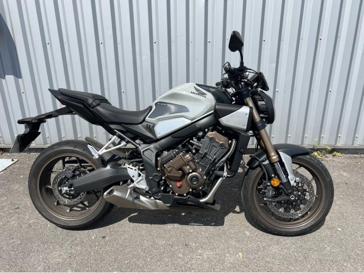 HONDA CB 650 R e-Clutch (A PARTIR DE 145E/MOIS)