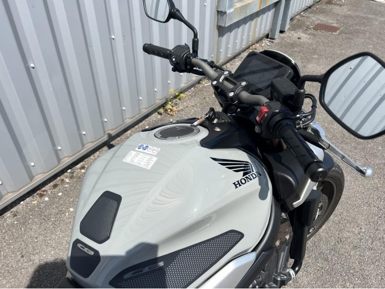 HONDA CB 650 R e-Clutch (A PARTIR DE 145E/MOIS)