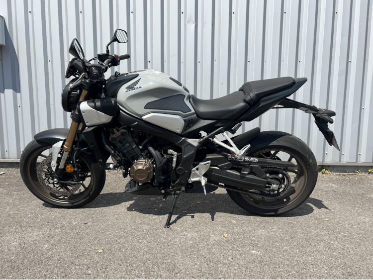 HONDA CB 650 R e-Clutch (A PARTIR DE 145E/MOIS)