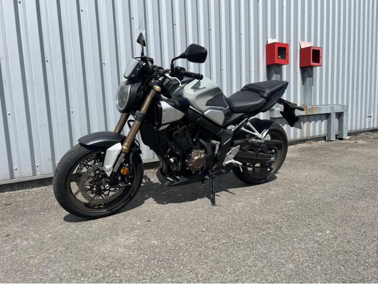 HONDA CB 650 R e-Clutch (A PARTIR DE 145E/MOIS)