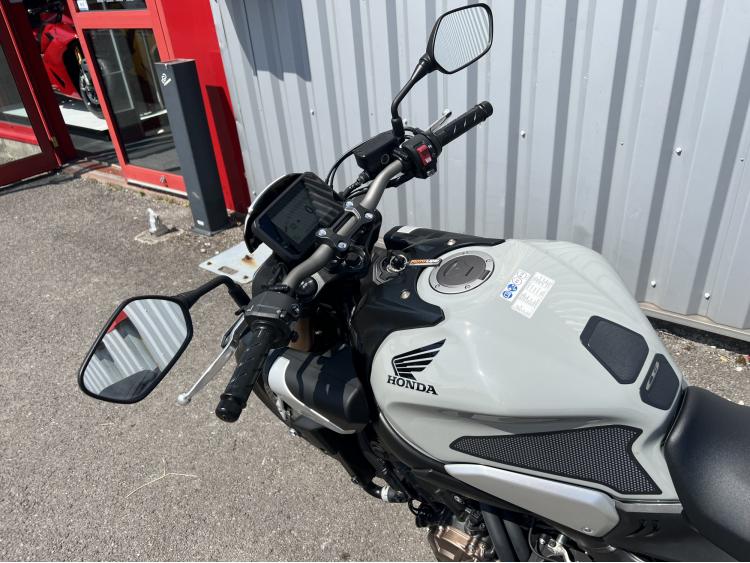 HONDA CB 650 R e-Clutch (A PARTIR DE 145E/MOIS)