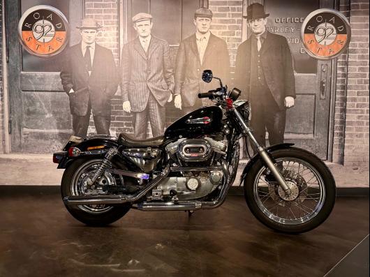 HARLEY-DAVIDSON SPORTSTER 883