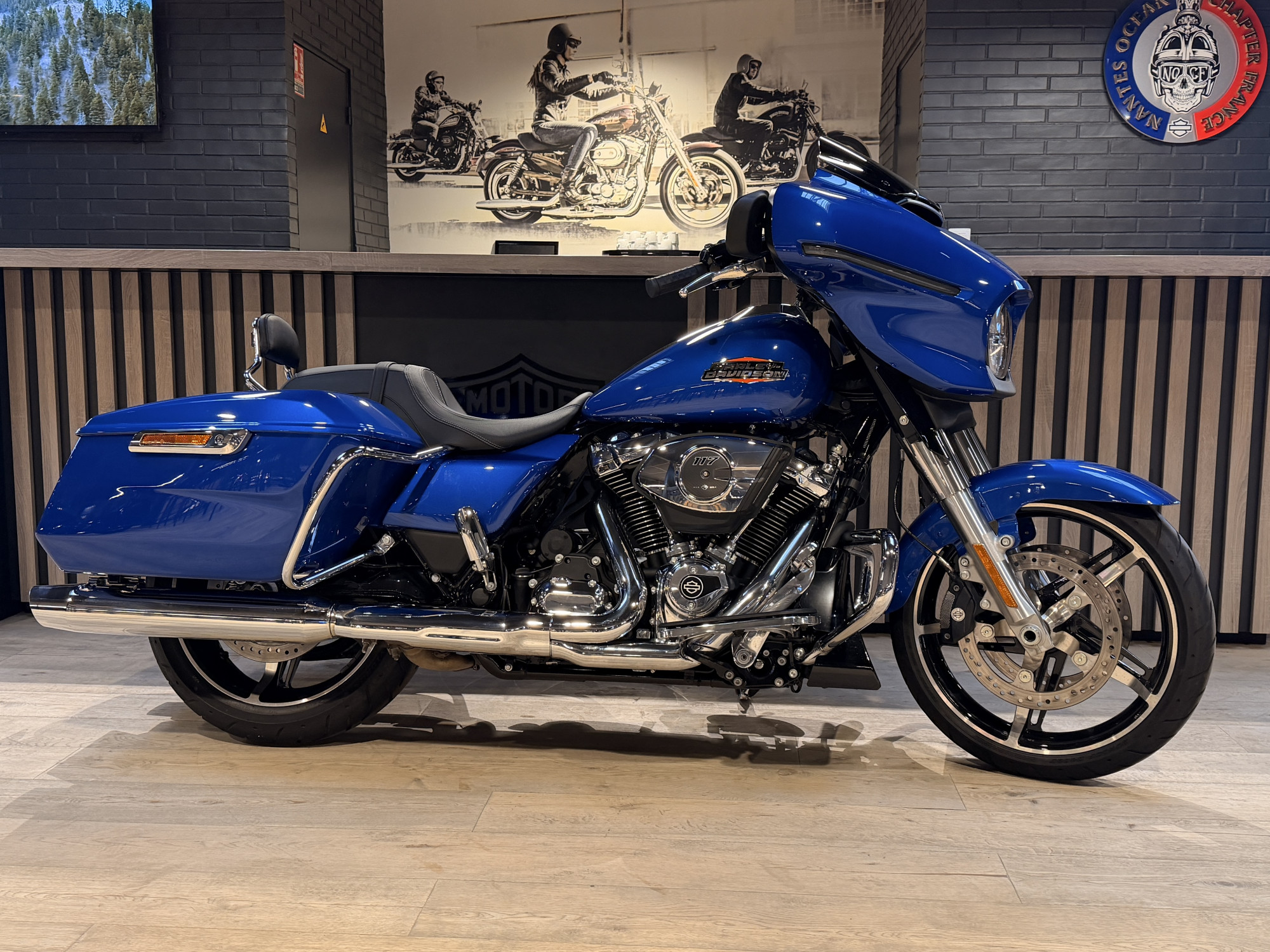 HARLEY-DAVIDSON TOURING STREET GLIDE 1923