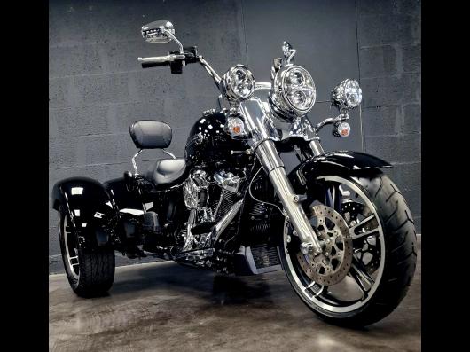 HARLEY-DAVIDSON TRIKE FREEWHEELER 1868