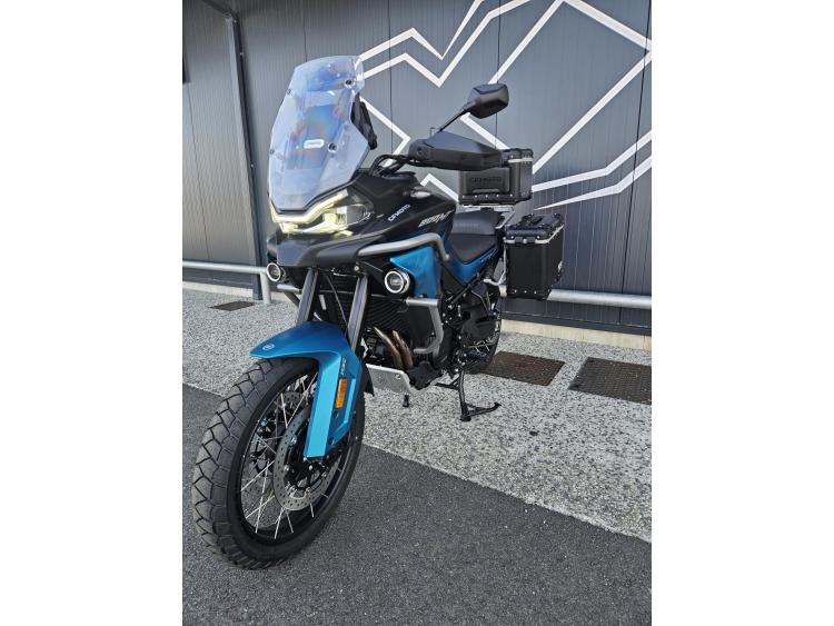 CF MOTO MT 800 ES Dispo en bleu ou blanc