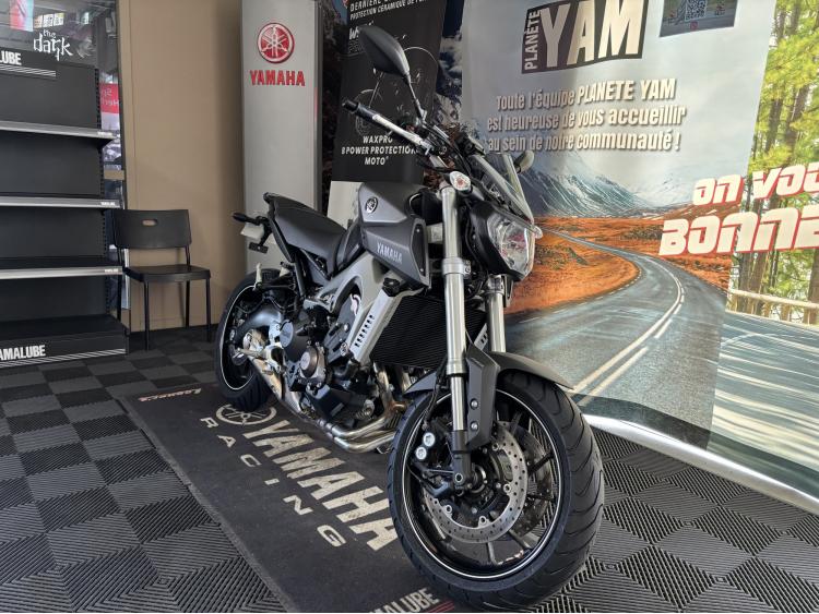 YAMAHA MT-09