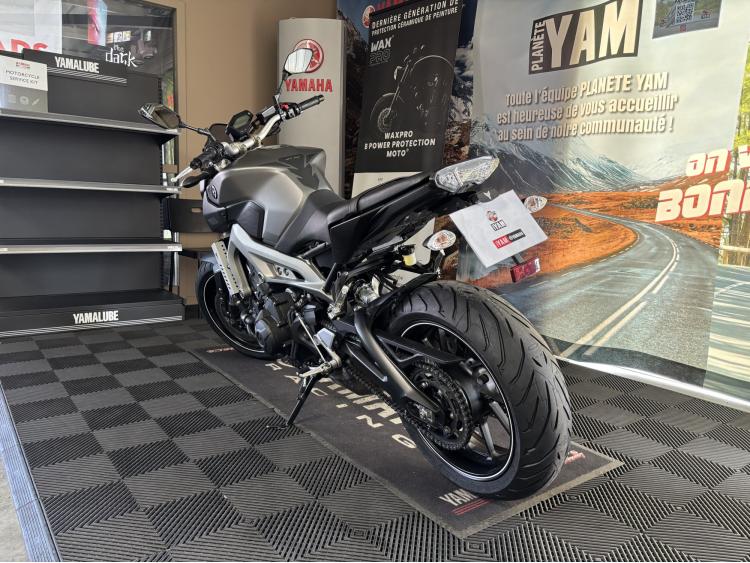 YAMAHA MT-09