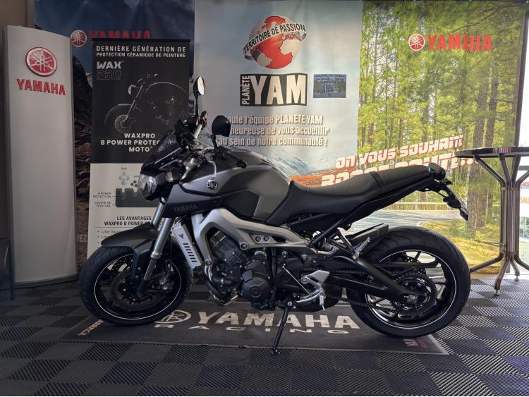 YAMAHA MT-09