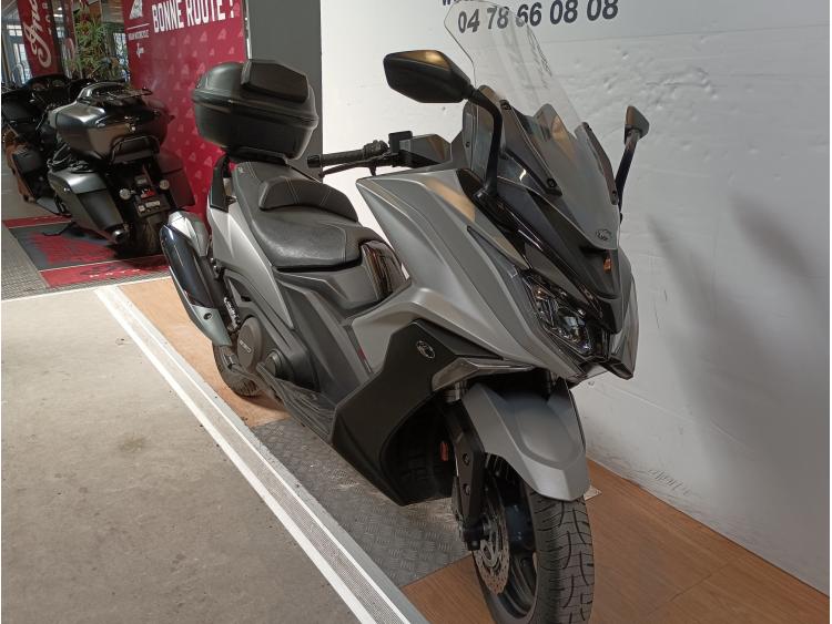 KYMCO AK 550