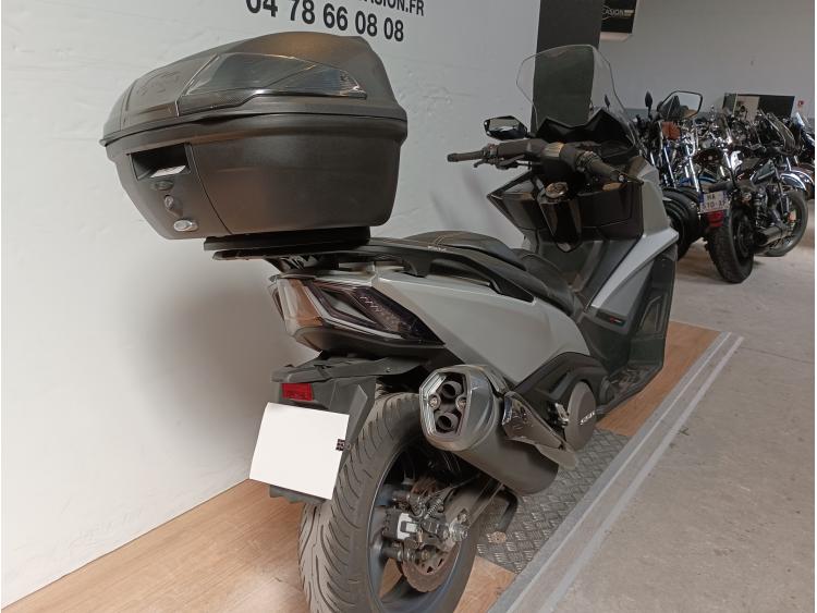 KYMCO AK 550