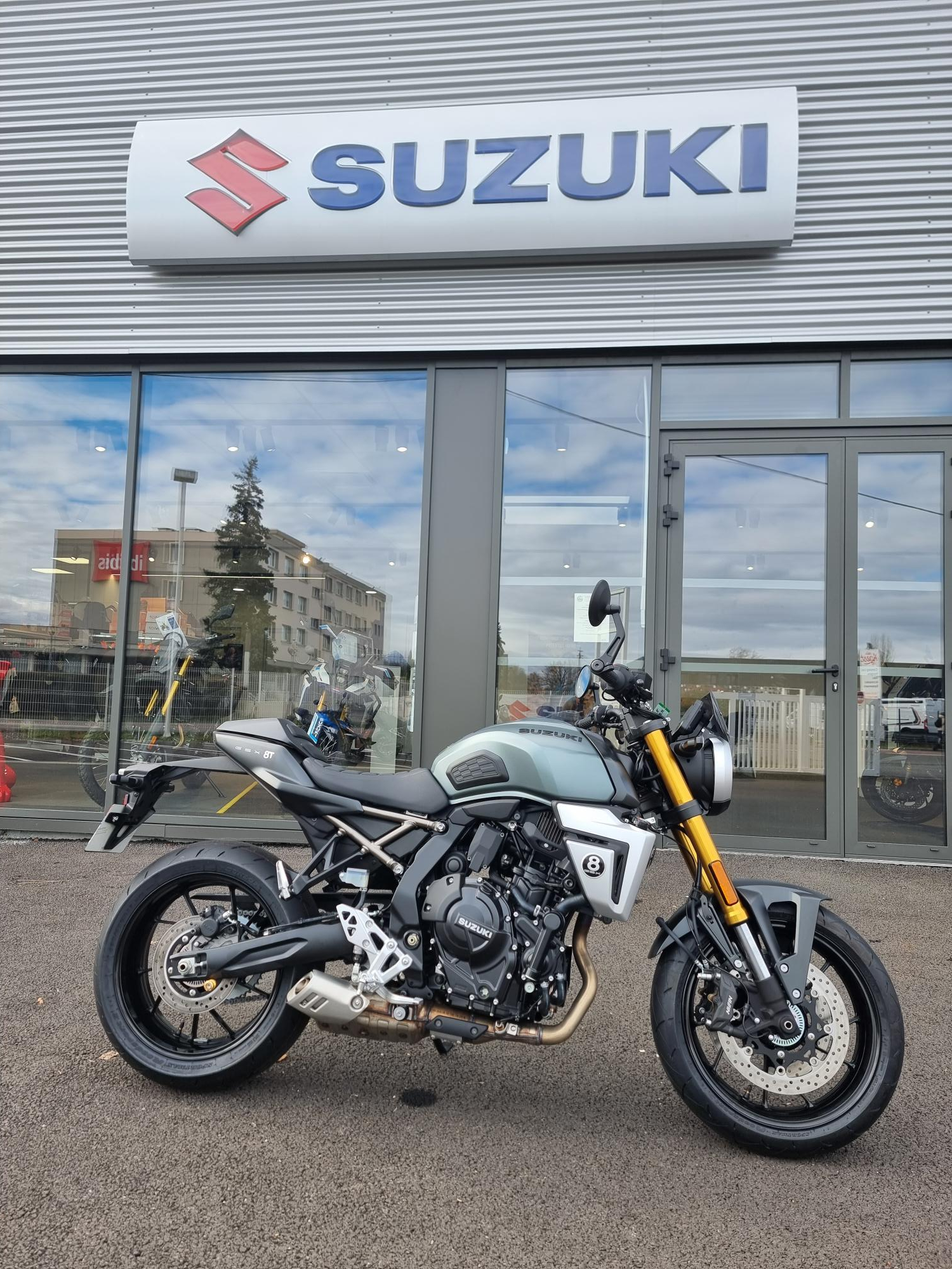 SUZUKI GSX-8S