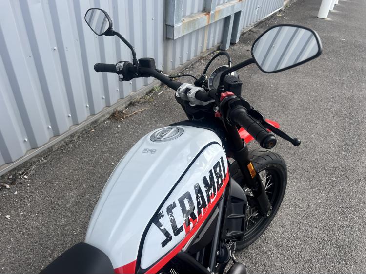 DUCATI SCRAMBLER UBRAN MOTARD (A partir de 99€/mois)