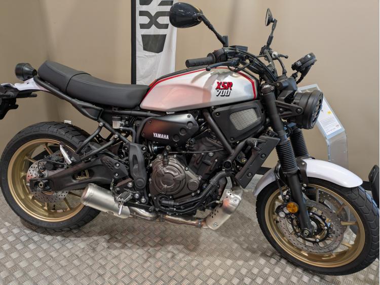 YAMAHA XSR 700 XTRIBUTE