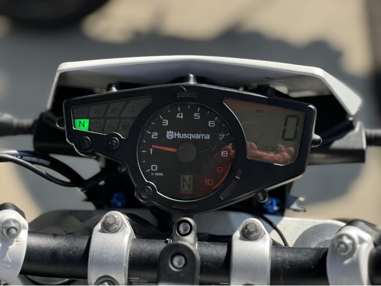 HUSQVARNA NUDA 900