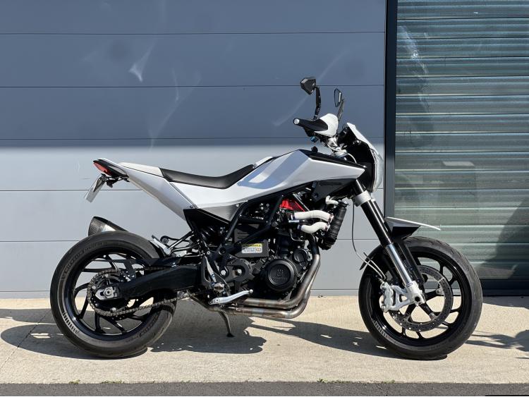 HUSQVARNA NUDA 900