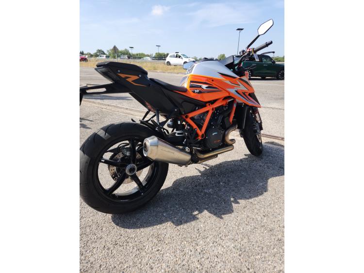 KTM 1290 SUPER DUKE R