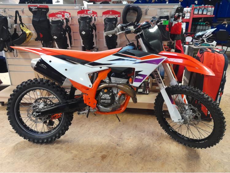 KTM 350 SX-F (120€/mois)*