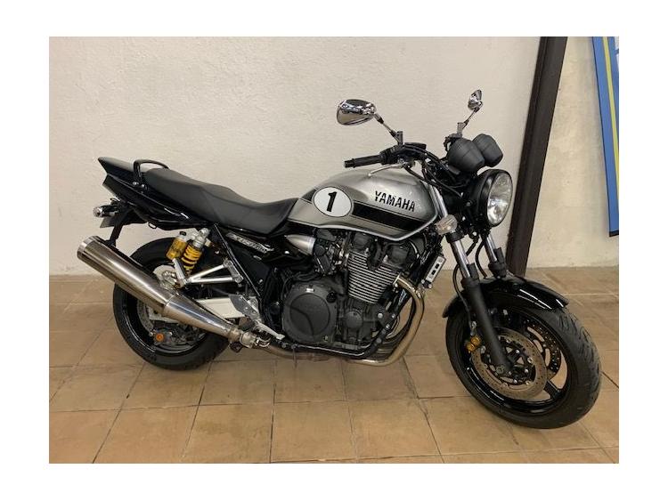 YAMAHA XJR 1300