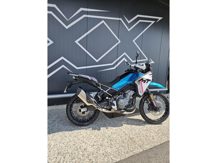 CF MOTO 450MT Dispo Noir/Gris ou Bleu/Blanc