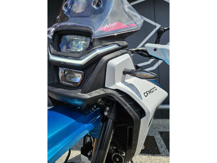 CF MOTO 450MT Dispo Noir/Gris ou Bleu/Blanc