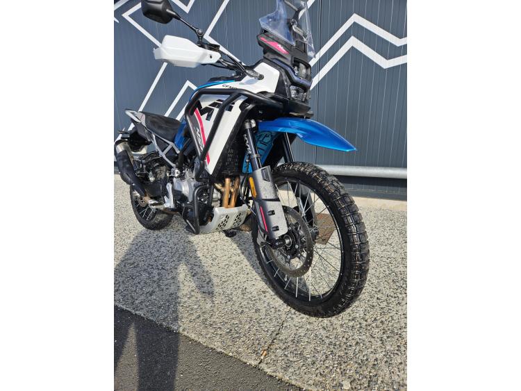 CF MOTO 450MT Dispo Noir/Gris ou Bleu/Blanc