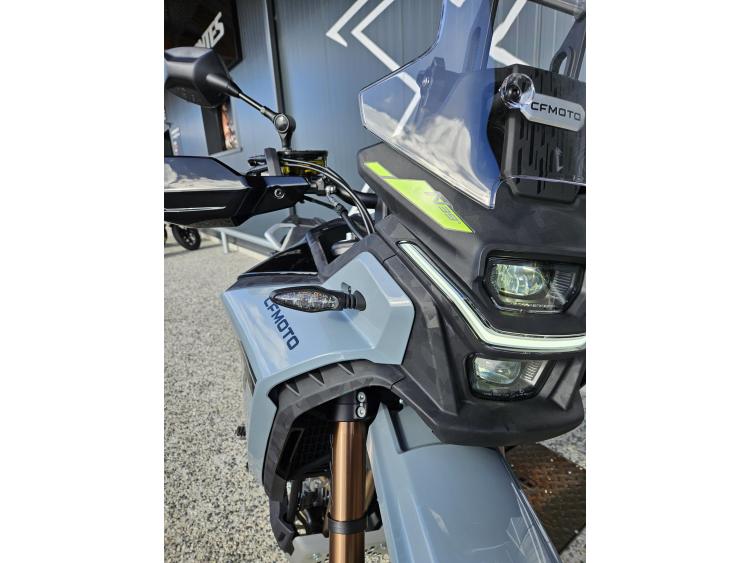 CF MOTO 450MT Dispo Noir/Gris ou Bleu/Blanc