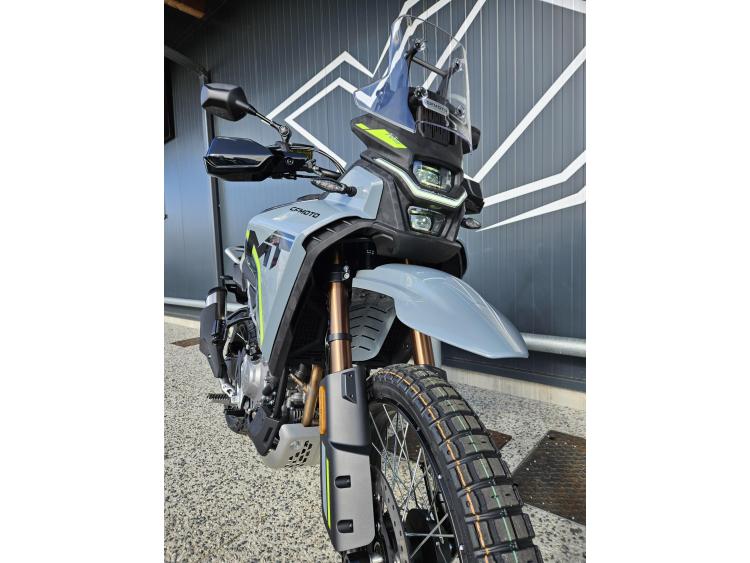 CF MOTO 450MT Dispo Noir/Gris ou Bleu/Blanc