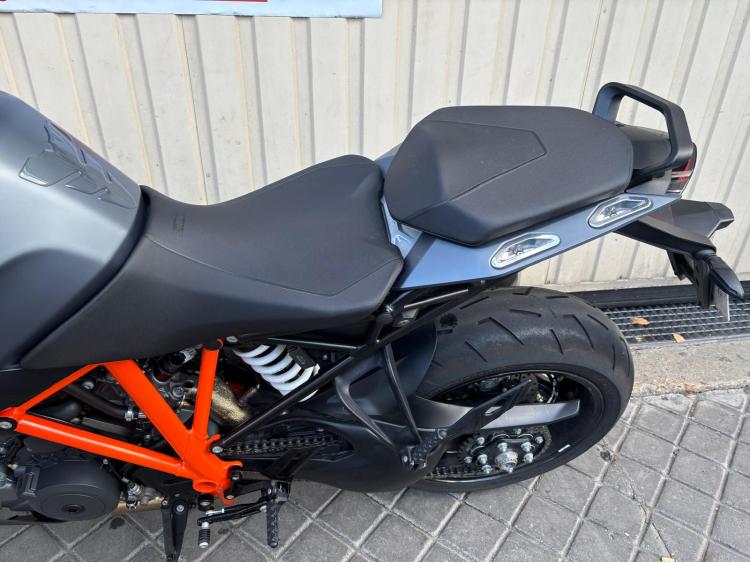 KTM 1290 SUPER DUKE GT TECH PACK 