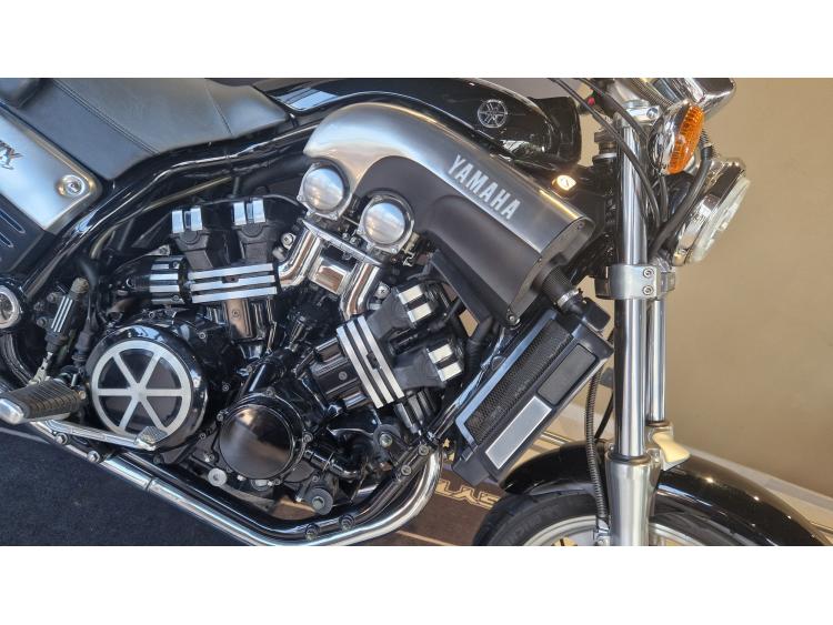 YAMAHA V-MAX