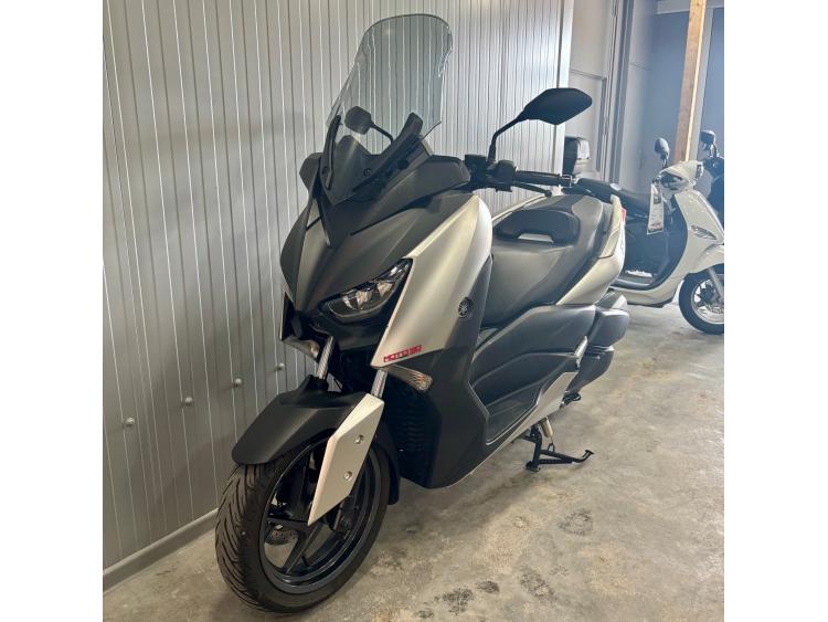 YAMAHA XMAX 300
