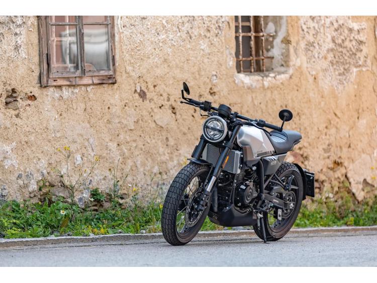 BRIXTON MOTORCYCLES CROSSFIRE 125