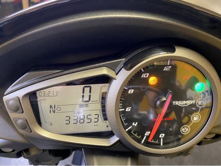 TRIUMPH STREET TRIPLE 660 S A2