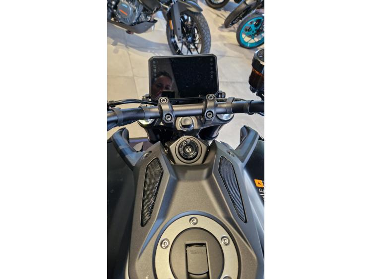YAMAHA MT-09