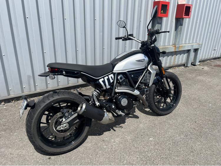 DUCATI SCRAMBLER 800 (A PARTIR DE 124€/MOIS)